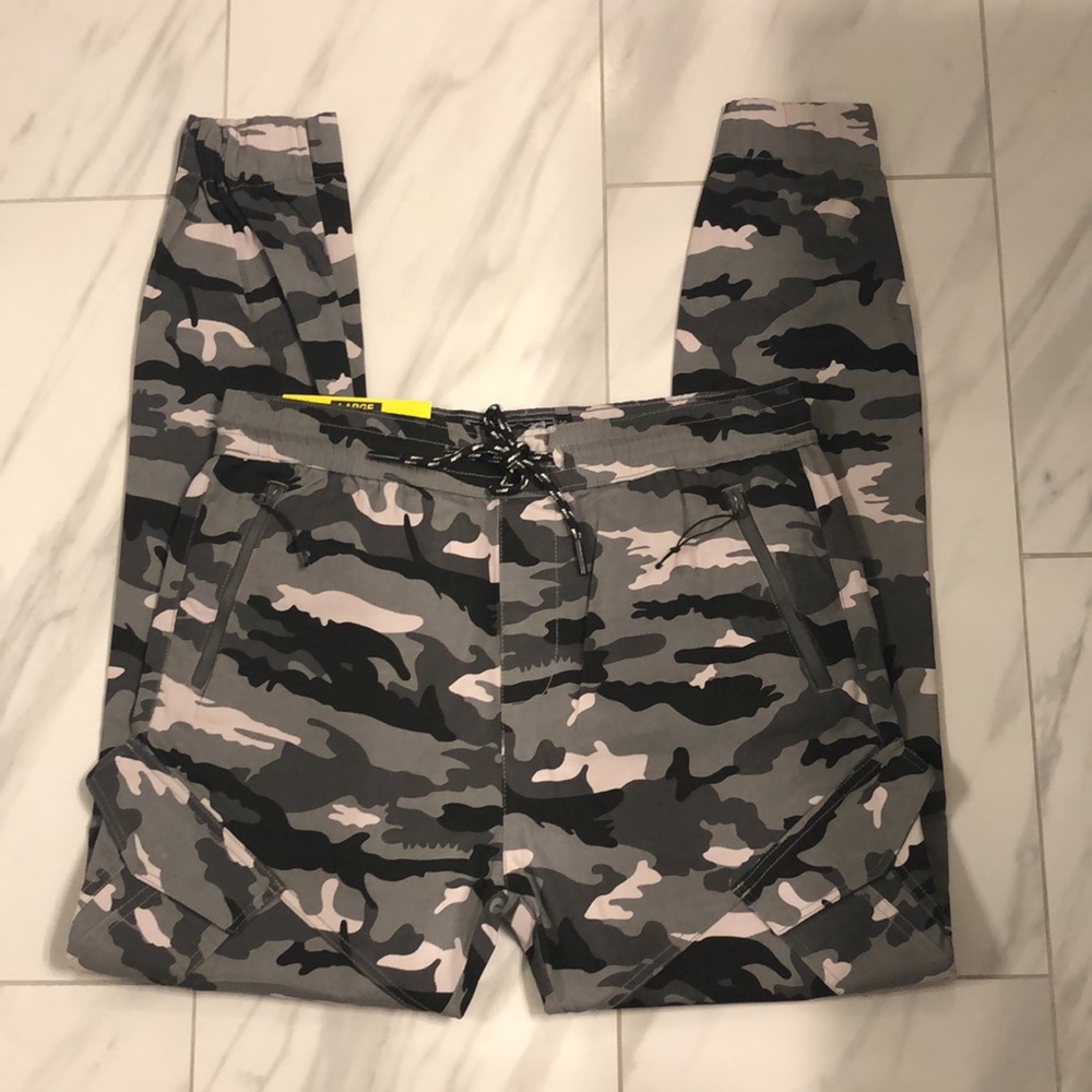 Men’s Broken Threads Skinny Camo Joggers